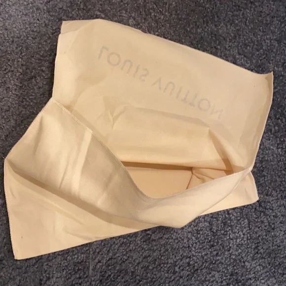 Louis Vuitton Beige garment cloths size Bag16/13